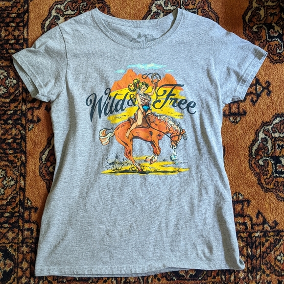 Northern Outpost Wild & Free Tee - Picture 1 of 3